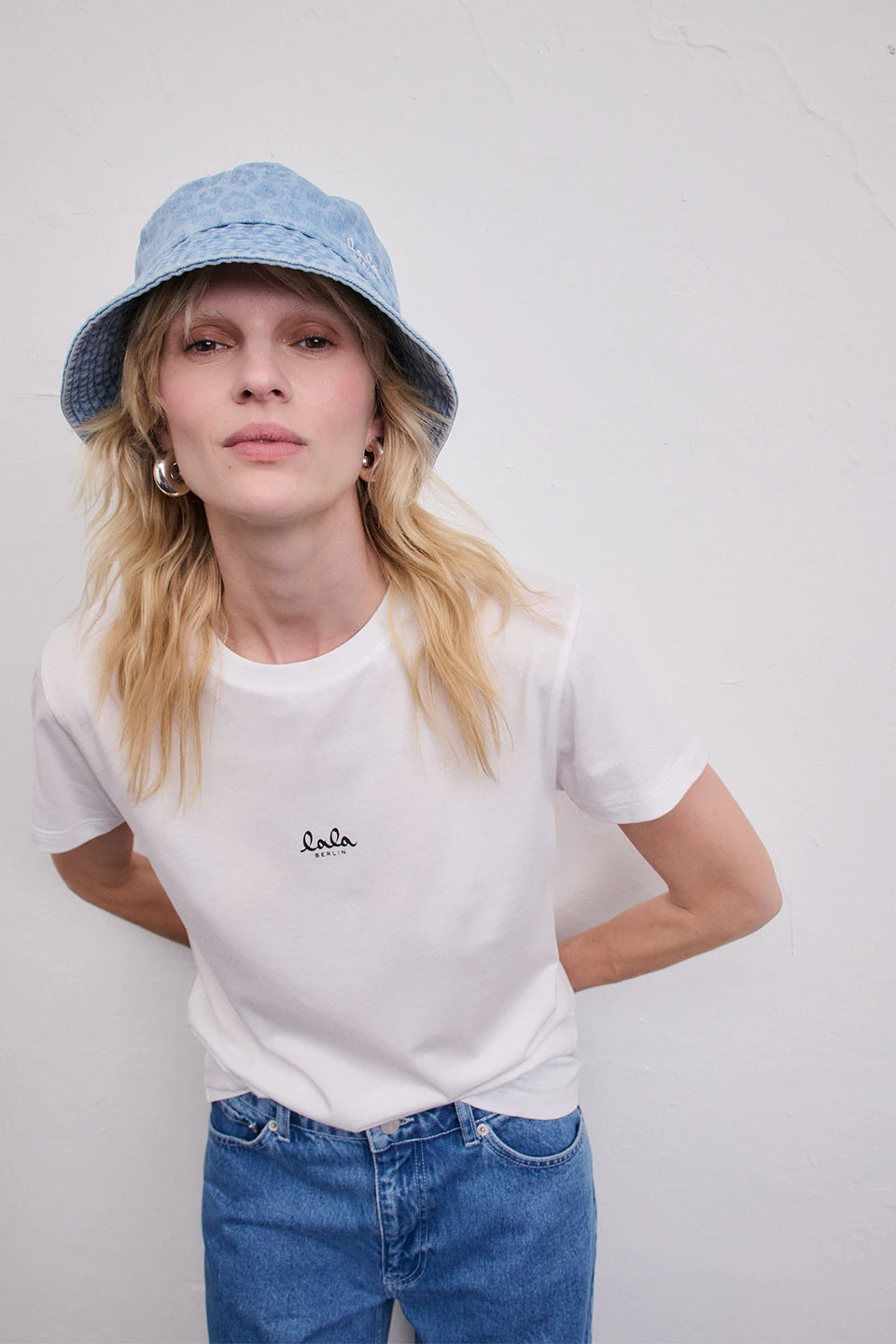 Lala Berlin Hat Hannah kombiniert zu modernem Streetstyle Outfit