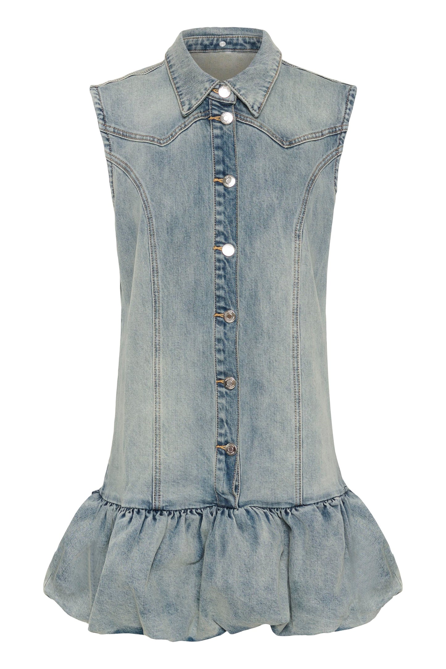 Noma Dress von Gestuz – ärmelloses Denim-Minikleid in Light Wash mit Hemdkragen, Knopfleiste und Bubble-Saum, Frontansicht