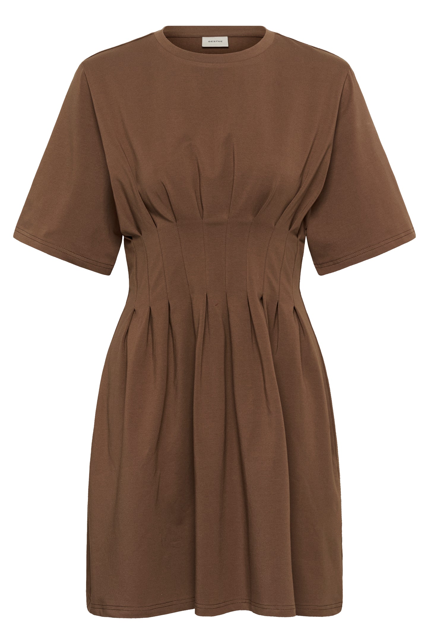 Inez Short Dress von Gestuz in Schokoladenbraun – Minikleid mit Rundhalsausschnitt, weiten Ärmeln und Faltendetails an der Taille, Frontansicht