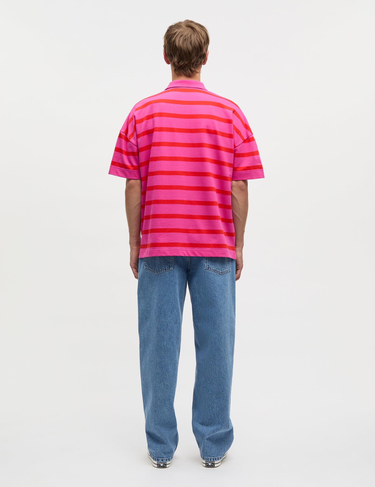 Model trägt Light Terry Polo ST Tee hintere Ansicht