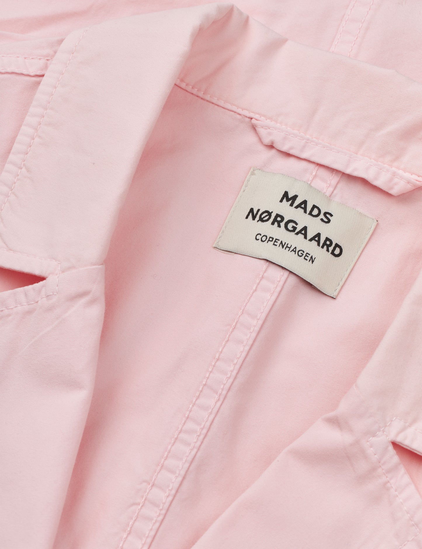 Mads Nørgaard Dyed Weave Fever Blazer – Detailaufnahme Revers, Knopfleiste und Label