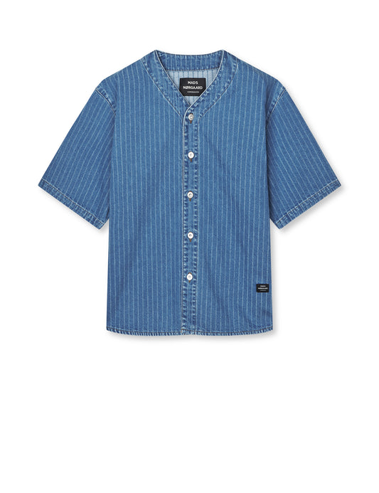 Striped Denim Paradise Shirt von Mads Nørgaard – Frontansicht
