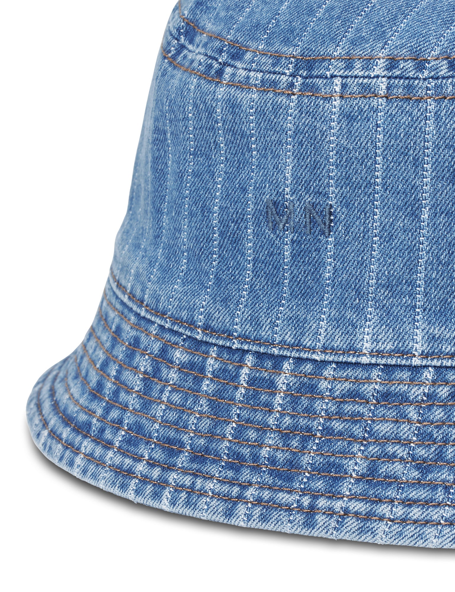 Striped Denim Bucket Hat von Mads Nørgaard – Detailansicht Nadelstreifen und Nähte
