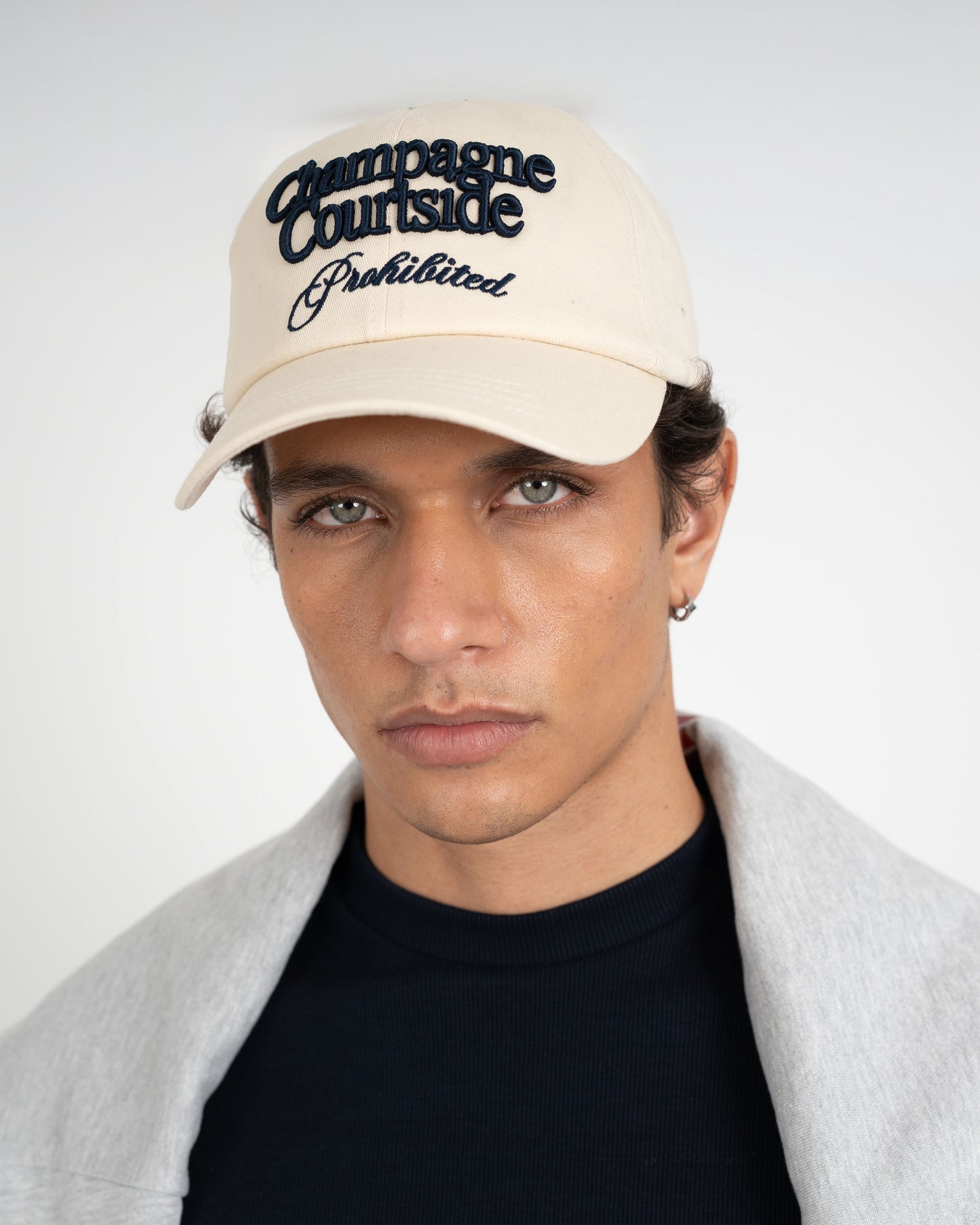 Prohibited Champagne Courtside Cap – Herren Seitenansicht
