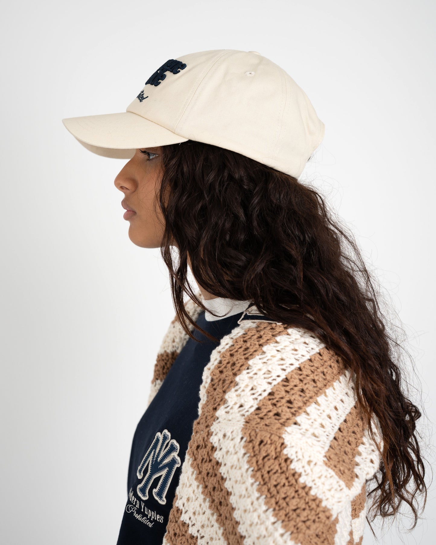 Prohibited Champagne Courtside Cap – Damen Seitenansicht
