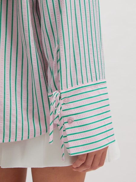 Langarm-Design des Juri Shirts von Edited