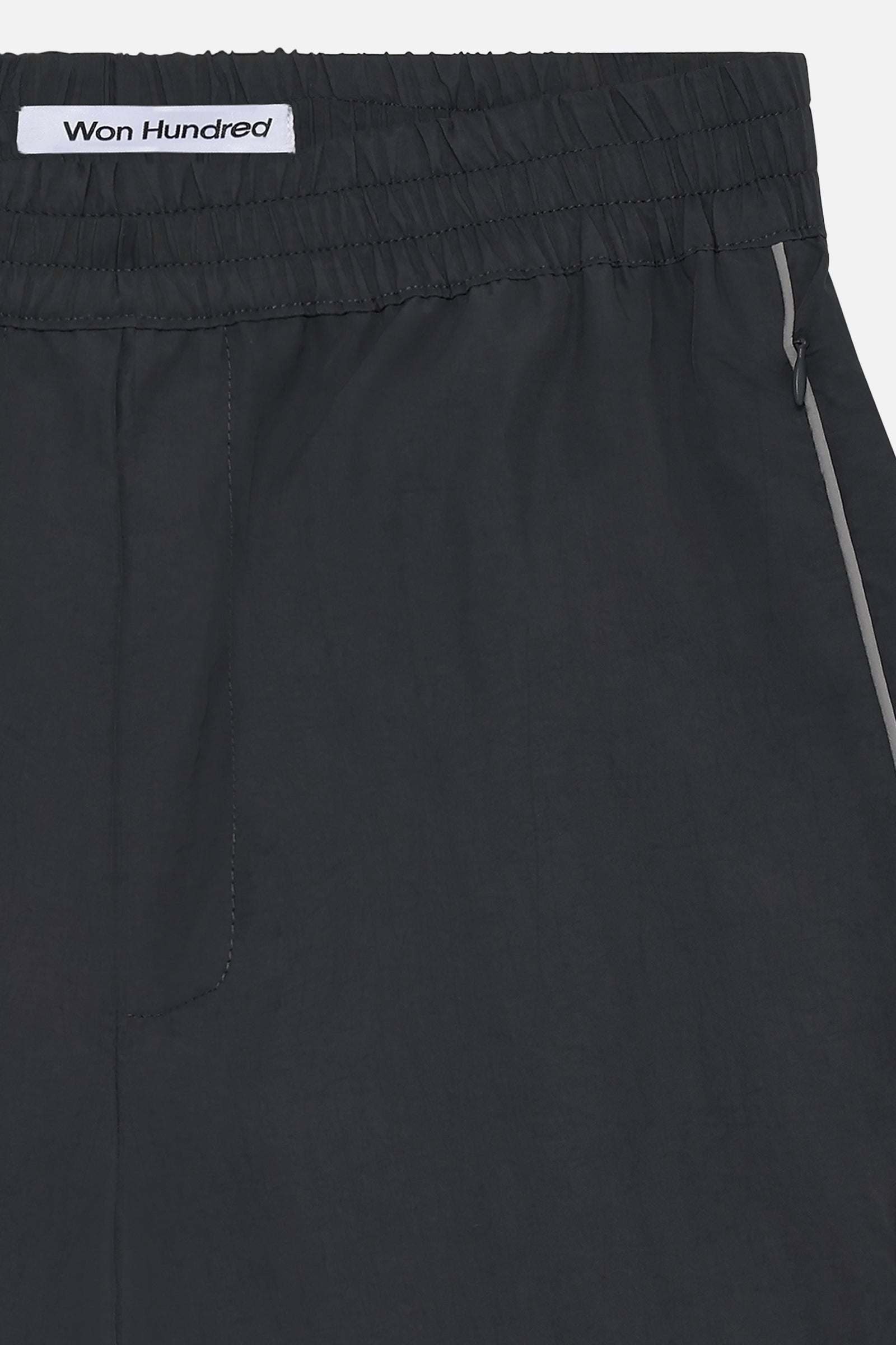 Detailansicht der Adelina Shorts mit Kontrast-Piping