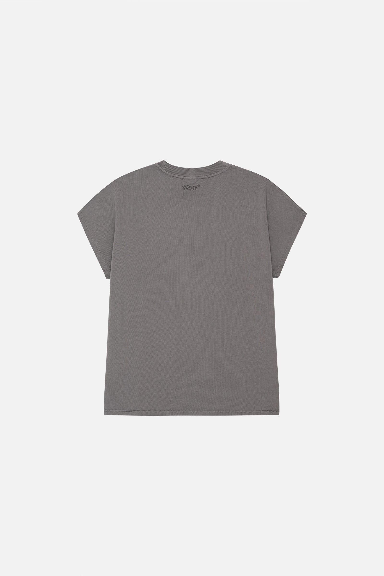 Hintere Ansicht des Emerson Tees mit fließender Silhouette