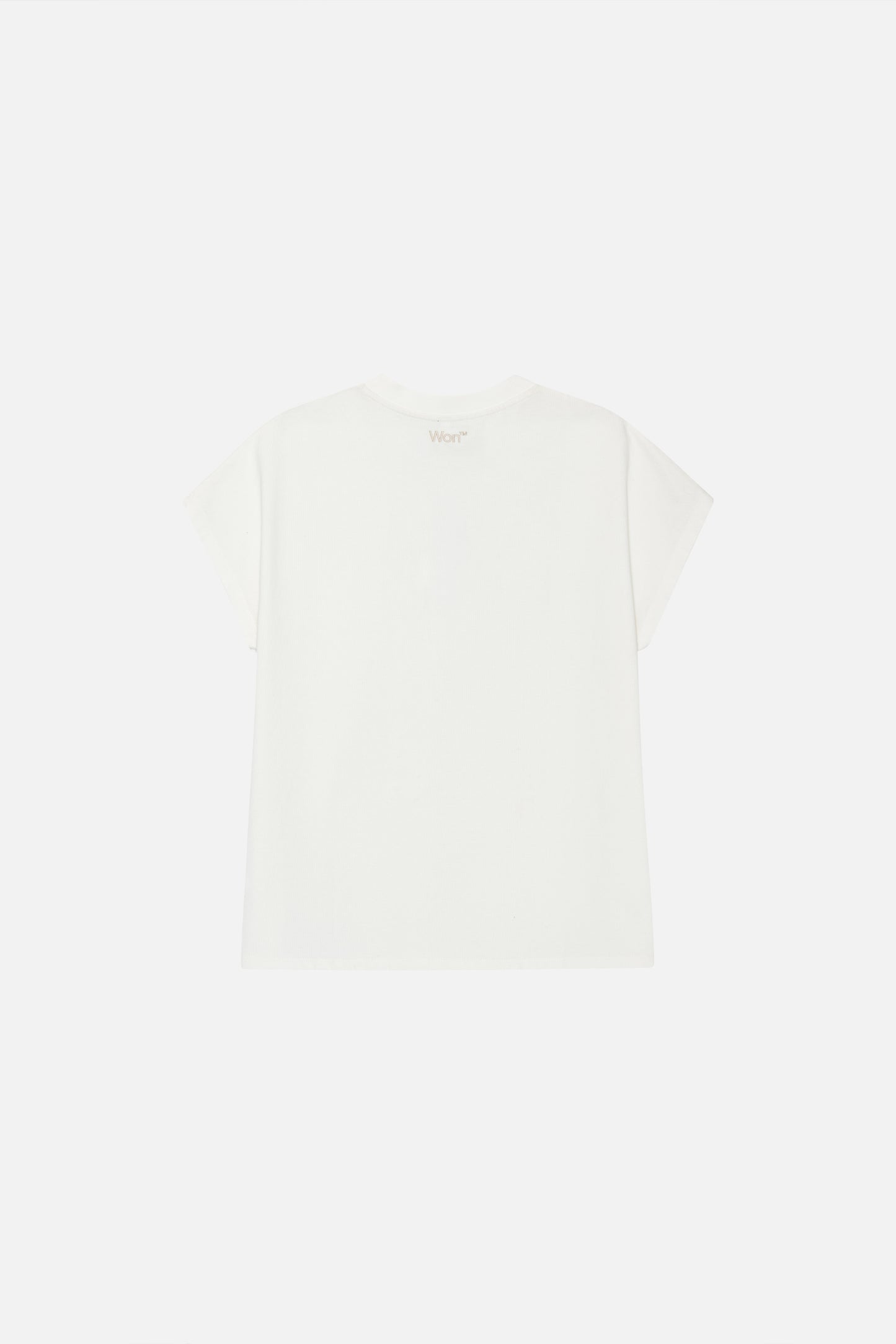 Hintere Ansicht des Emerson Tees mit fließender Silhouette