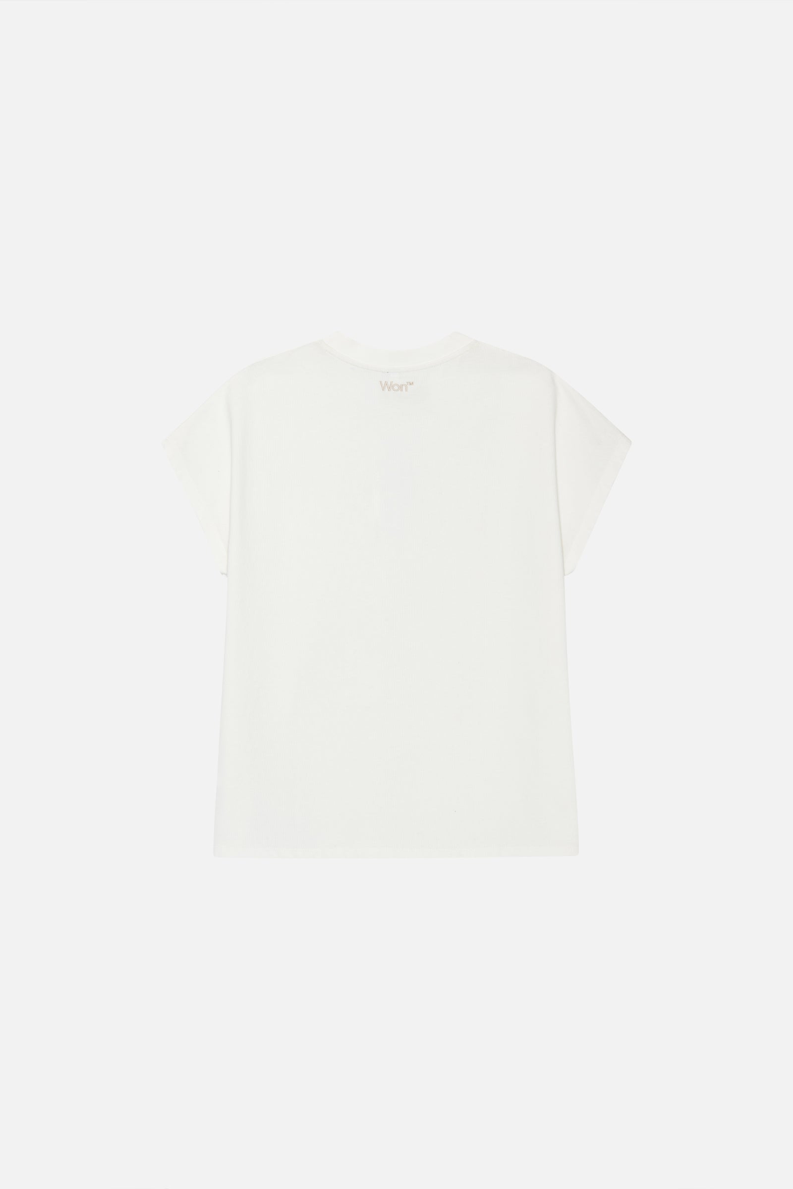 Hintere Ansicht des Emerson Tees mit fließender Silhouette