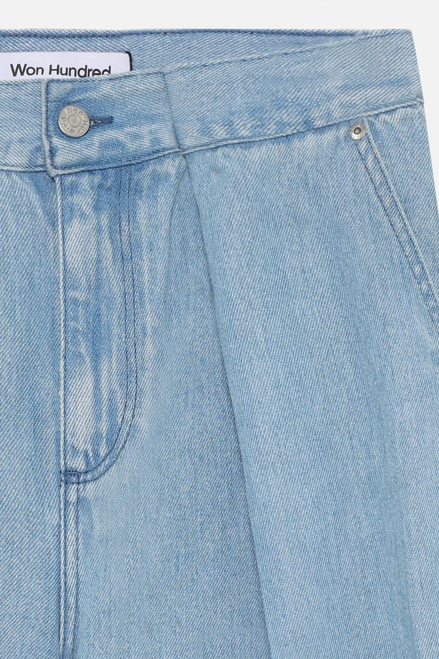 Detailansicht der Lulu Jeans mit tiefen Bundfalten